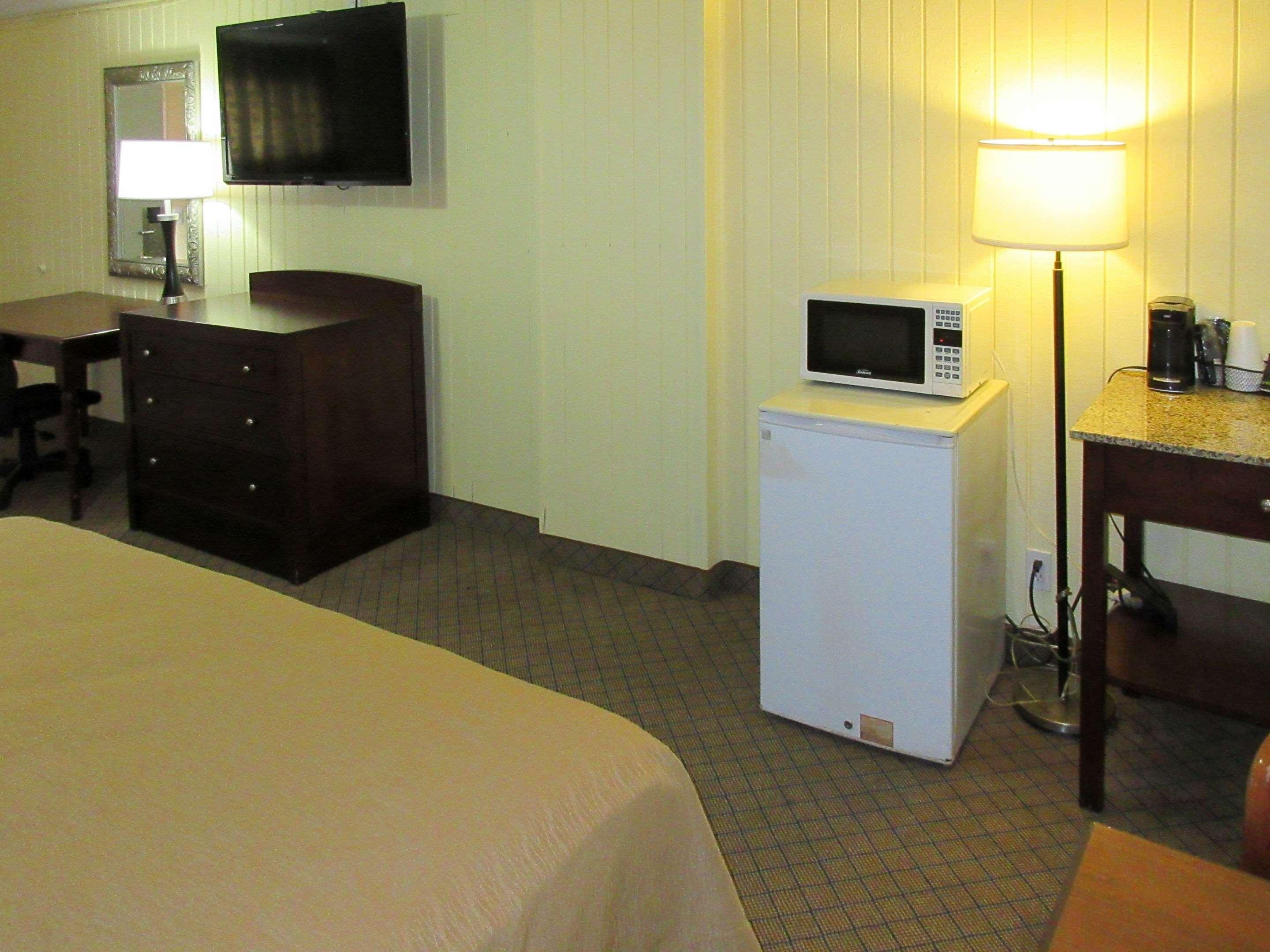 Rodeway Inn *