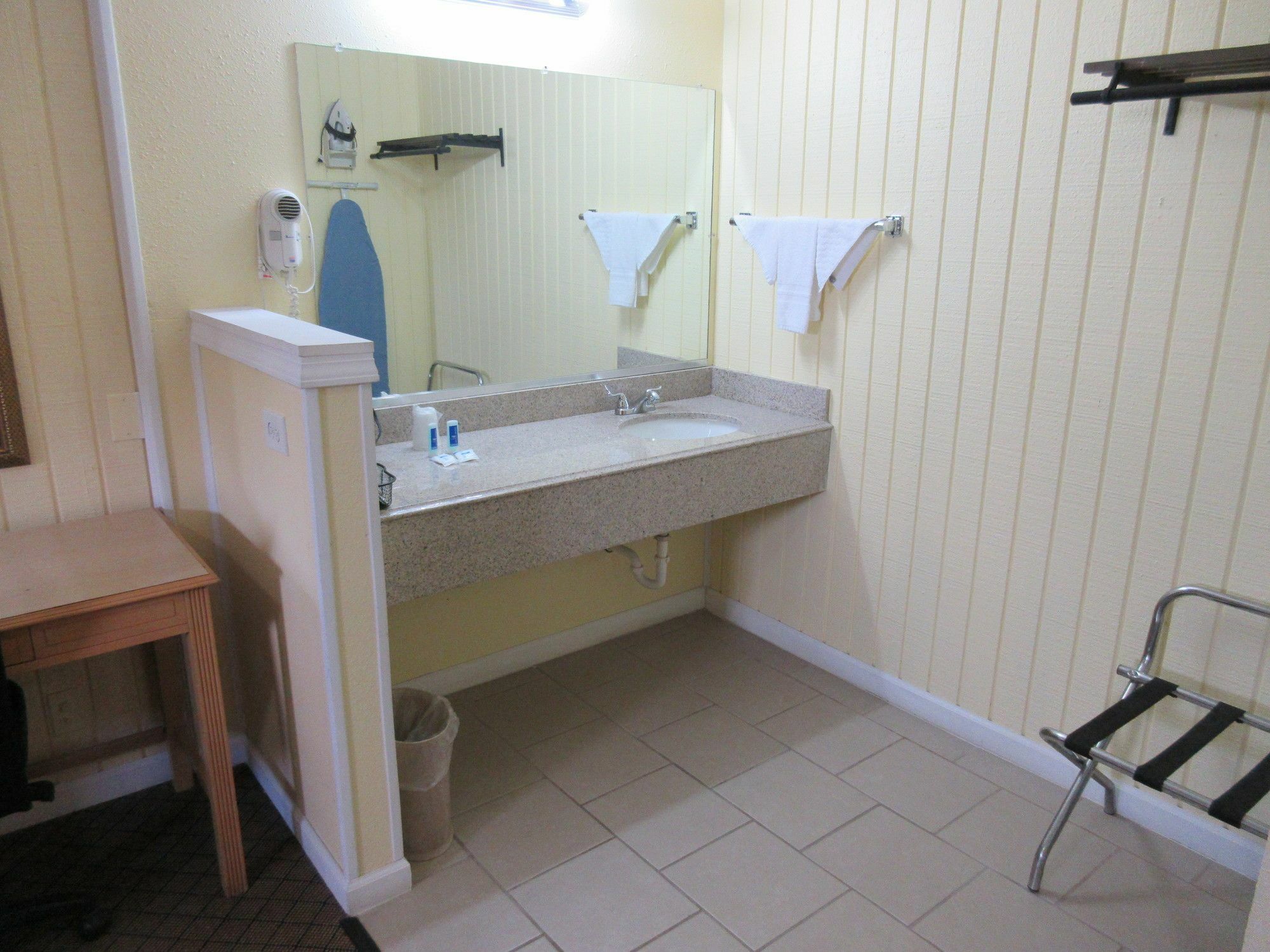 Rodeway Inn *