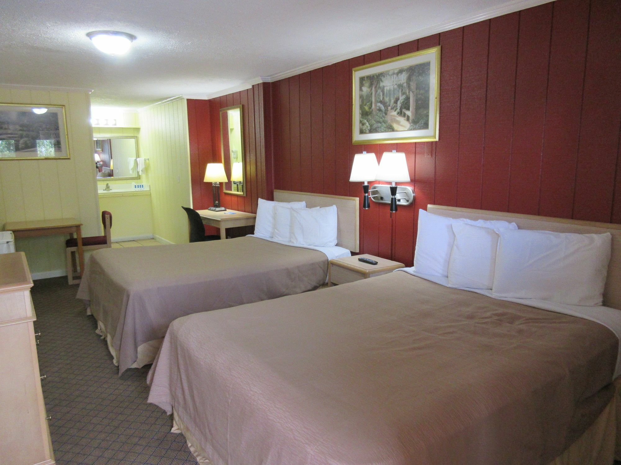 Rodeway Inn *